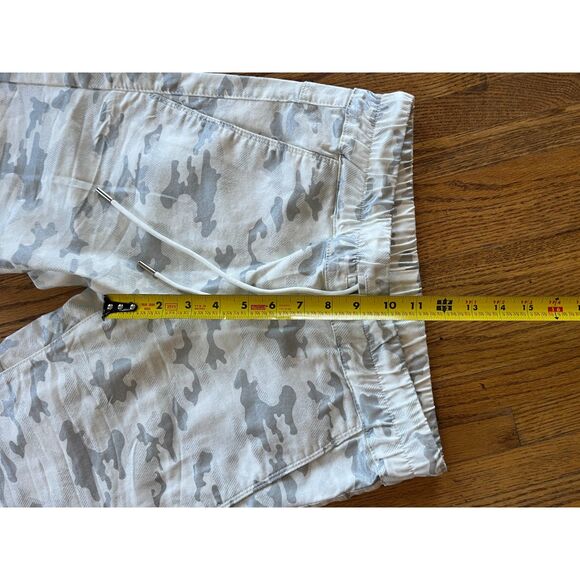 Bevy Flog White Gray Camo Sweatpants Trackpants  Women's Size 26 - Picture 6 of 8
